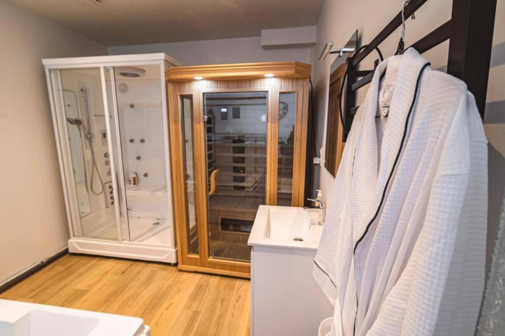 Steam, Baignoire Balneo Et Clim Apartment Reims Bagian luar foto
