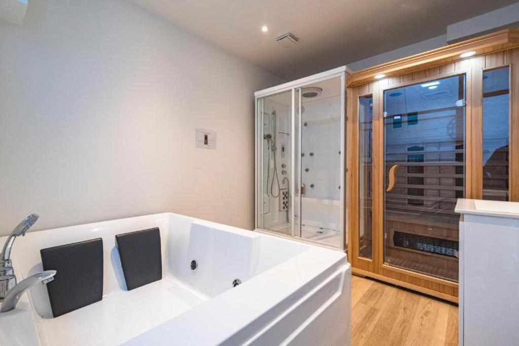 Steam, Baignoire Balneo Et Clim Apartment Reims Bagian luar foto